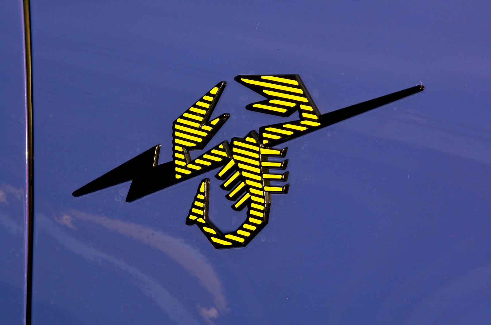 Abarth 600e LT badge