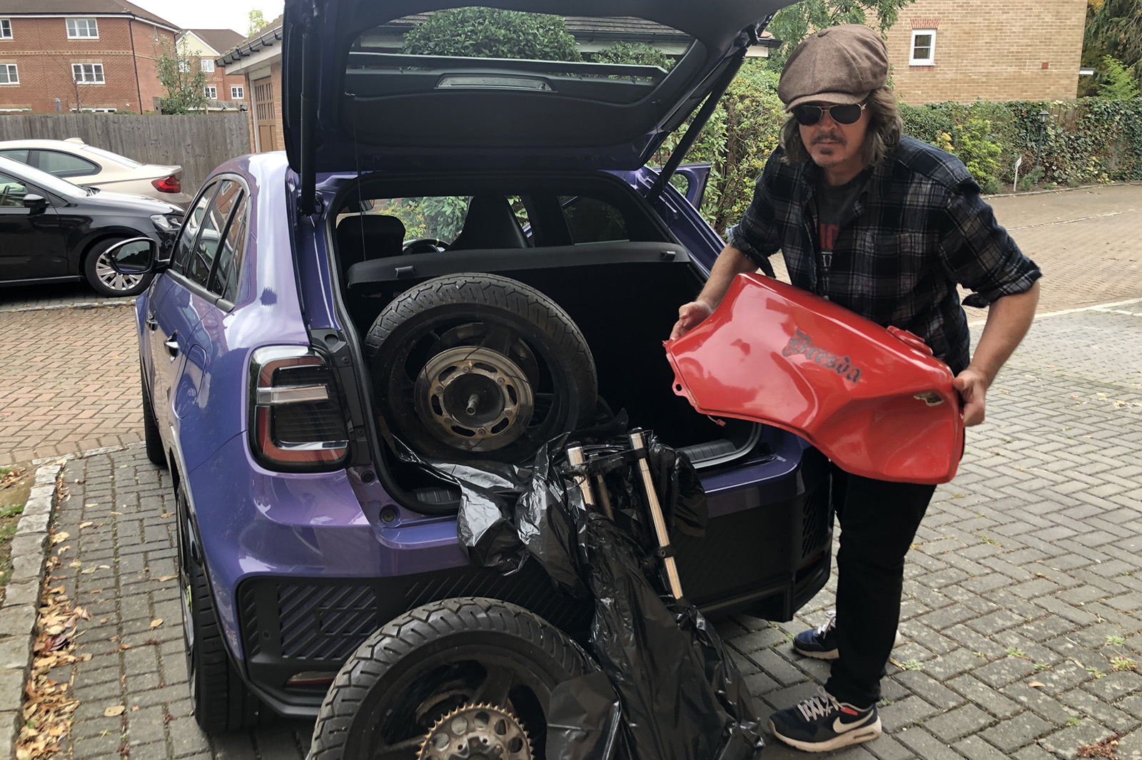 Abarth 600e Mark unloading boot