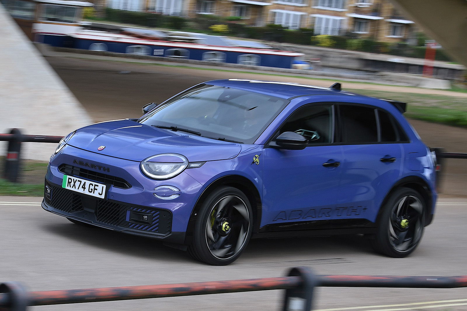 Abarth 600e panning