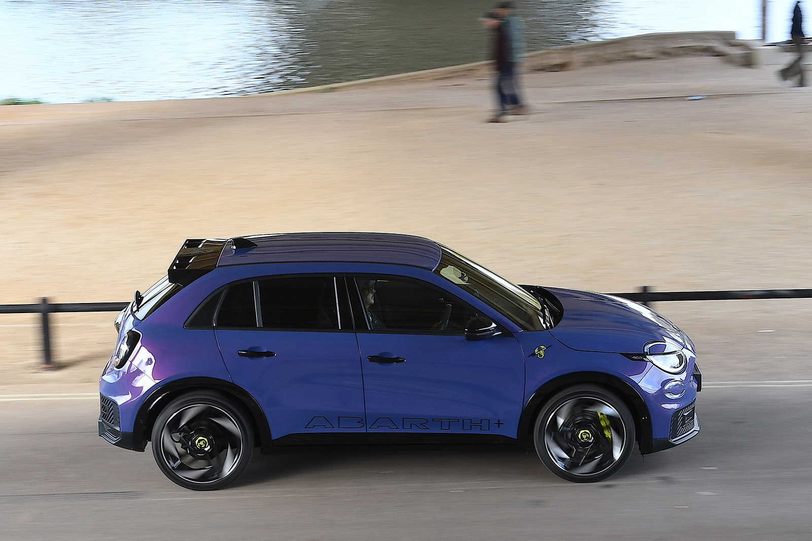Abarth 600e panning to left