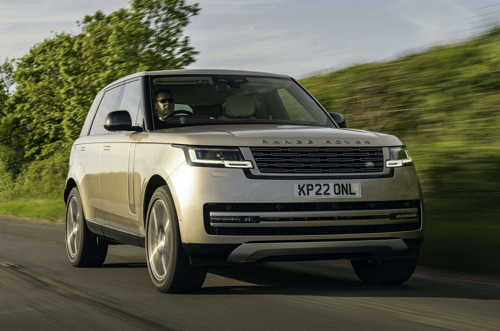 Land Rover Range Rover 2022 front right tracking