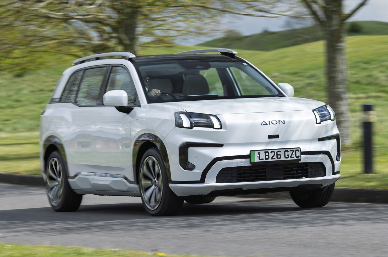 Aion V driving front right