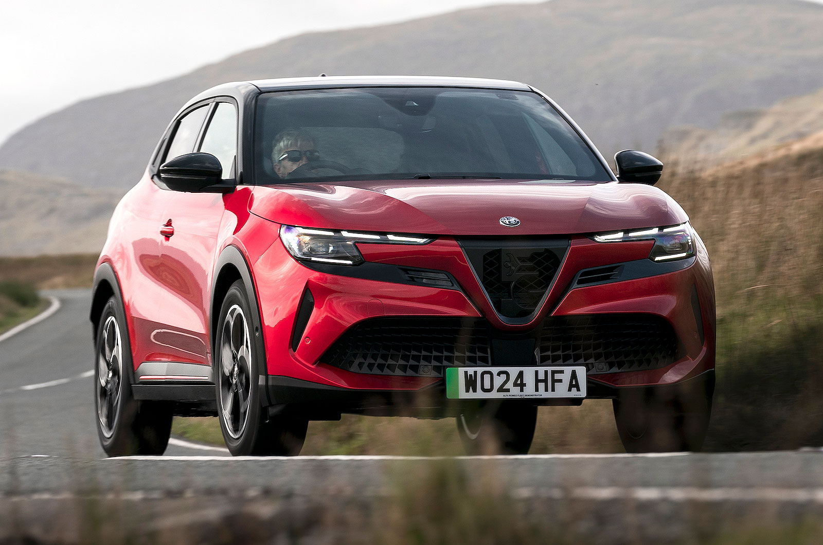 Alfa Romeo Junior Elettrica front cornering