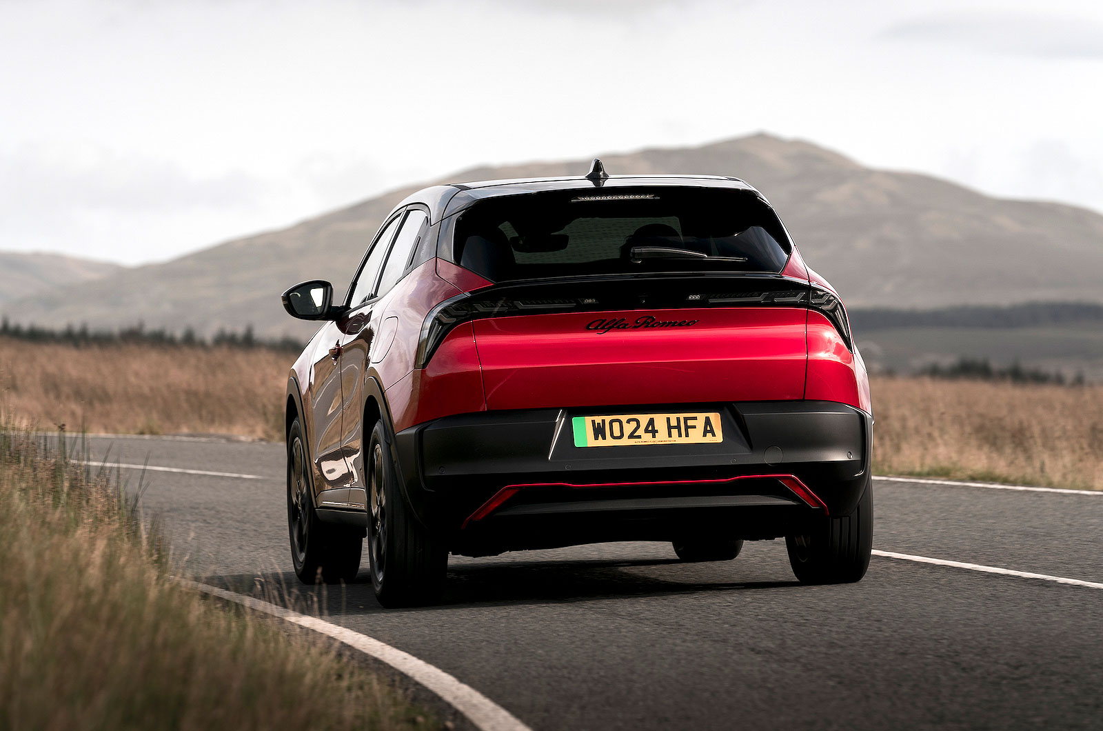 Alfa Romeo Junior Elettrica rear cornering