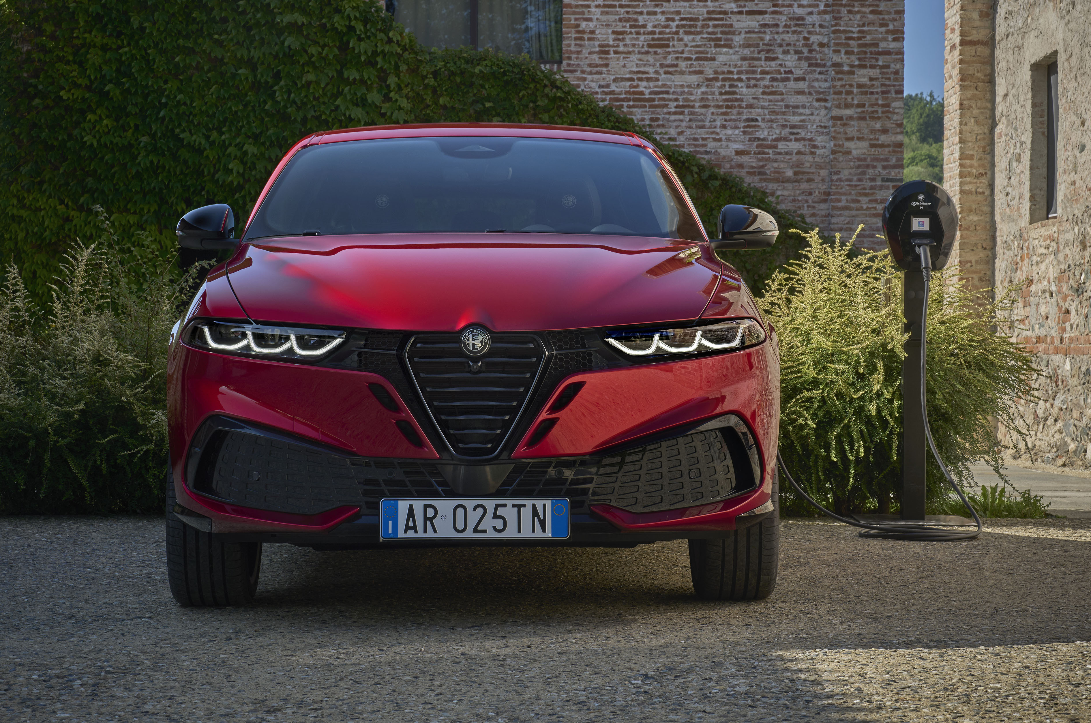 Alfa Romeo Tonale PHEV charging