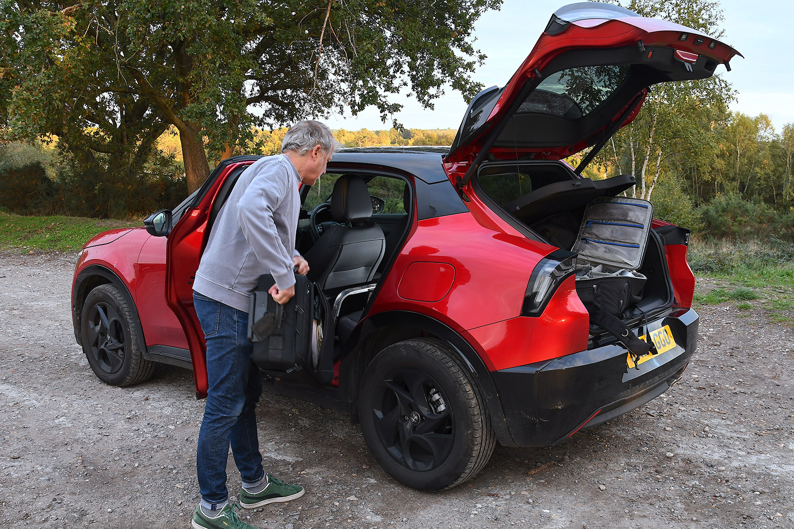 Alfa Romeo Junior Ibrida 2025 long-term test loading up