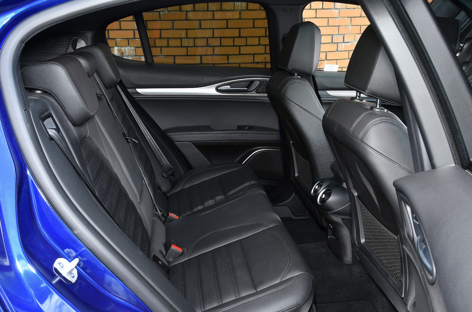 Alfa Romeo Stelvio rear space