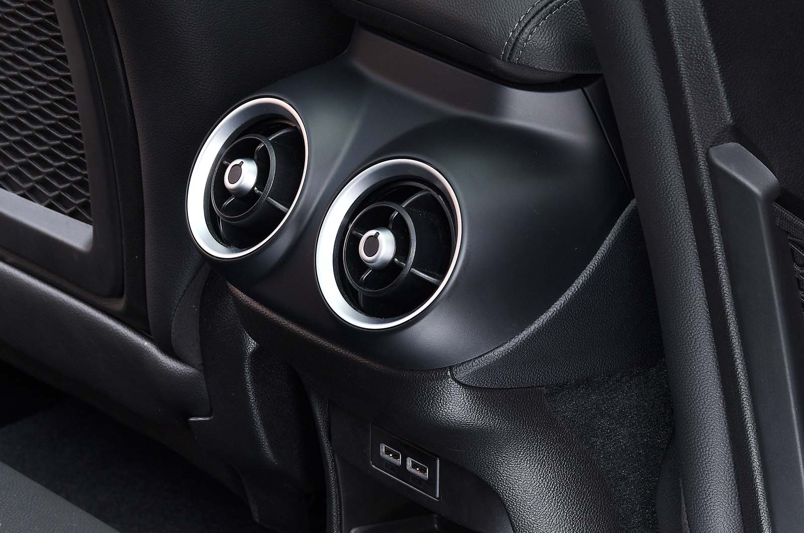 Alfa Romeo Stelvio Veloce rear seat air vents