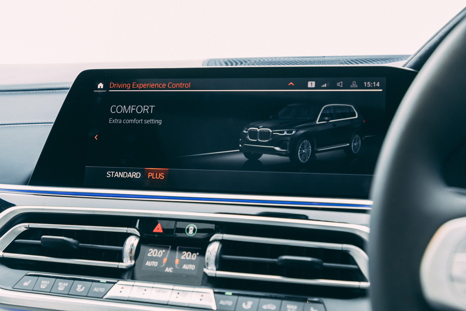 Alpina XB7 2021 interior infotainment