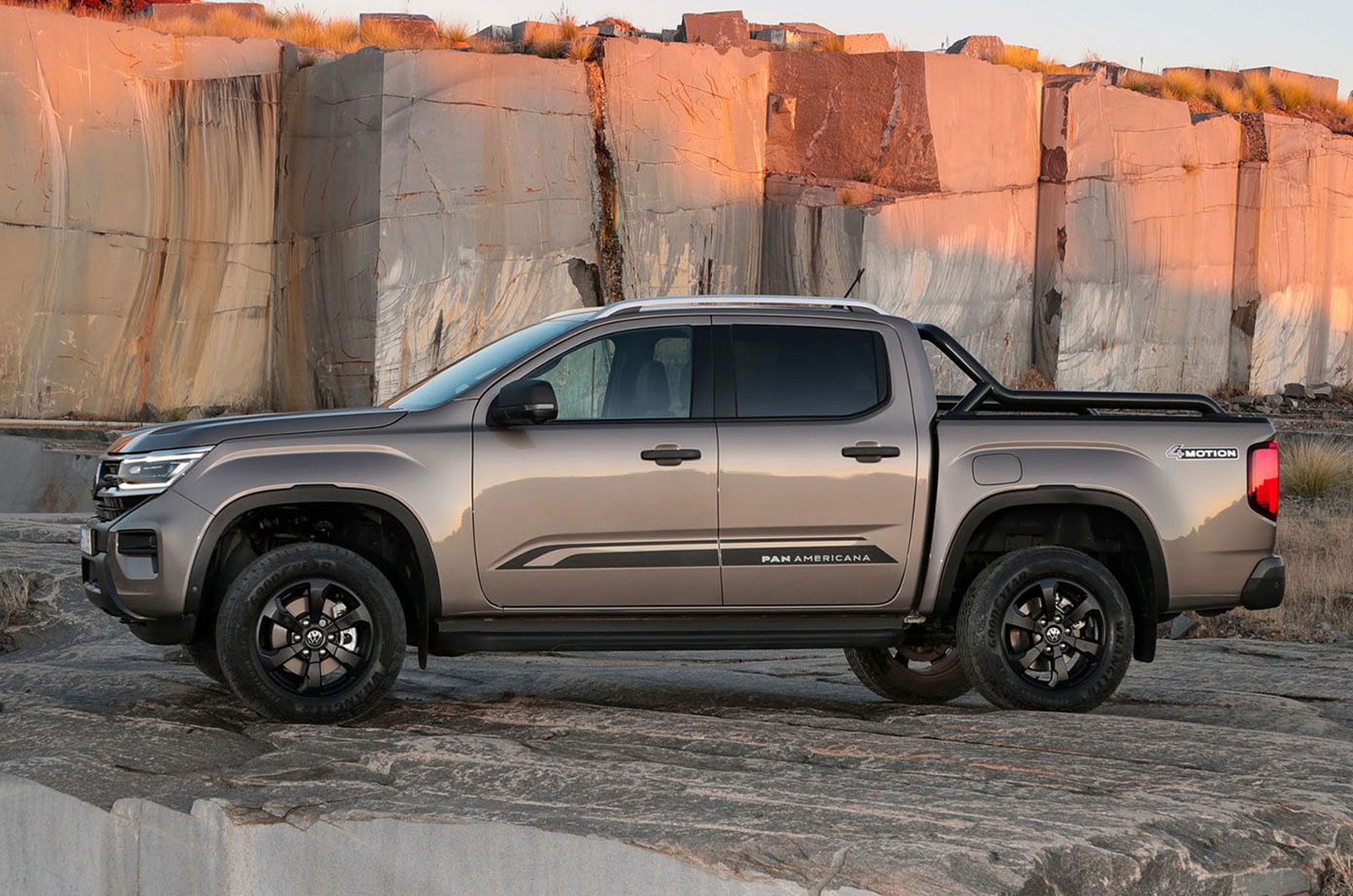 2023 Volkswagen Amarok side