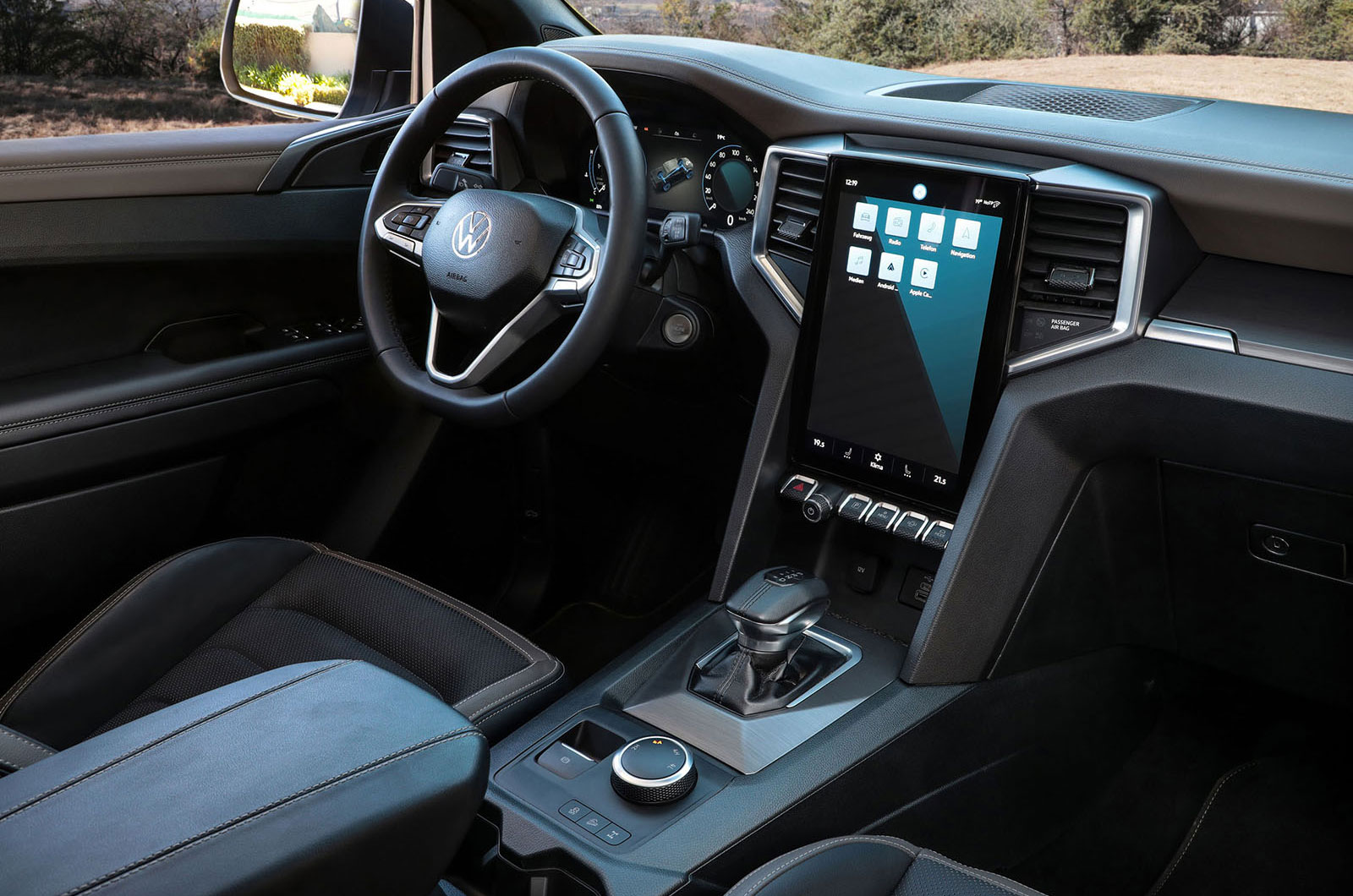 2023 Volkswagen Amarok interior