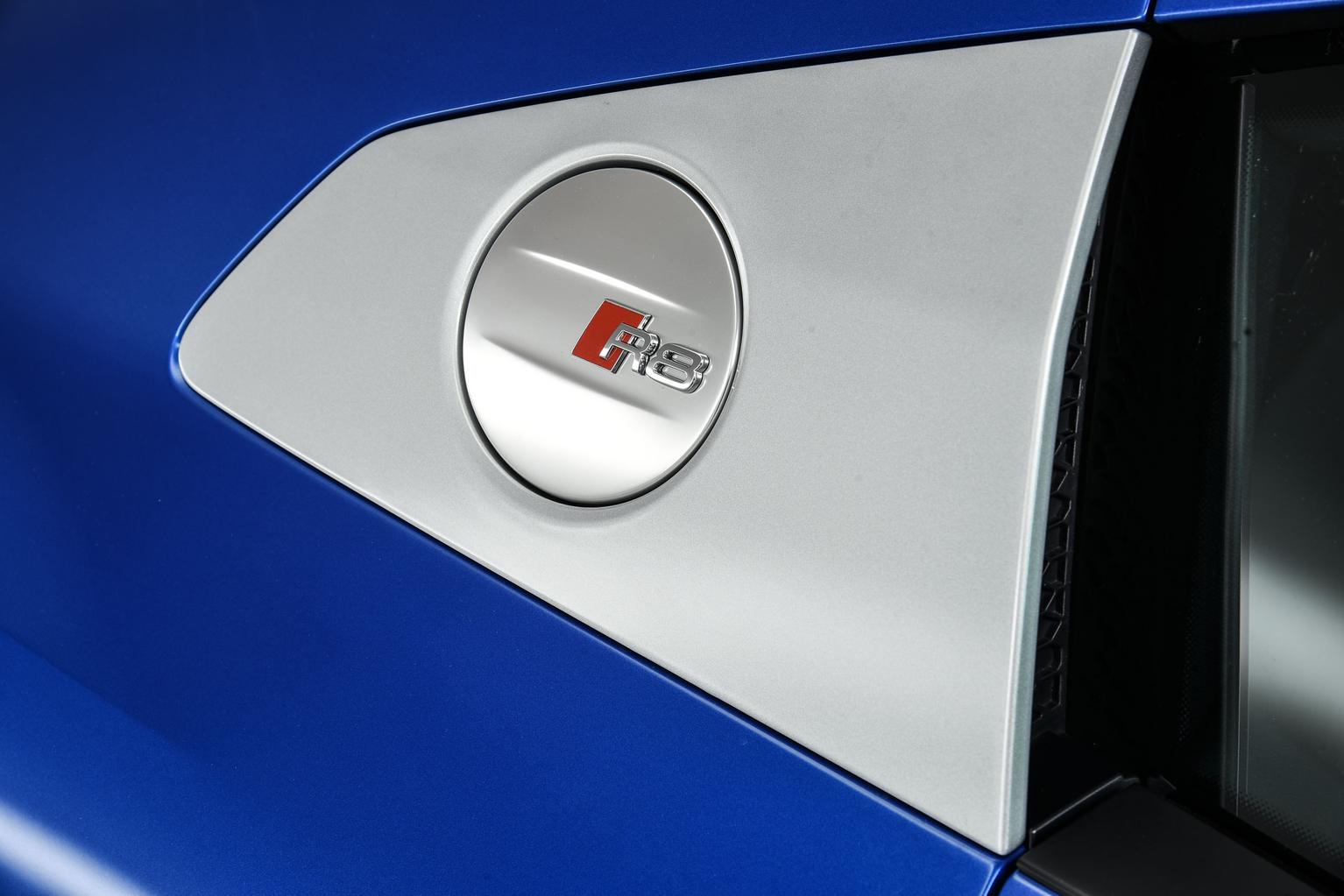 Audi R8 badge