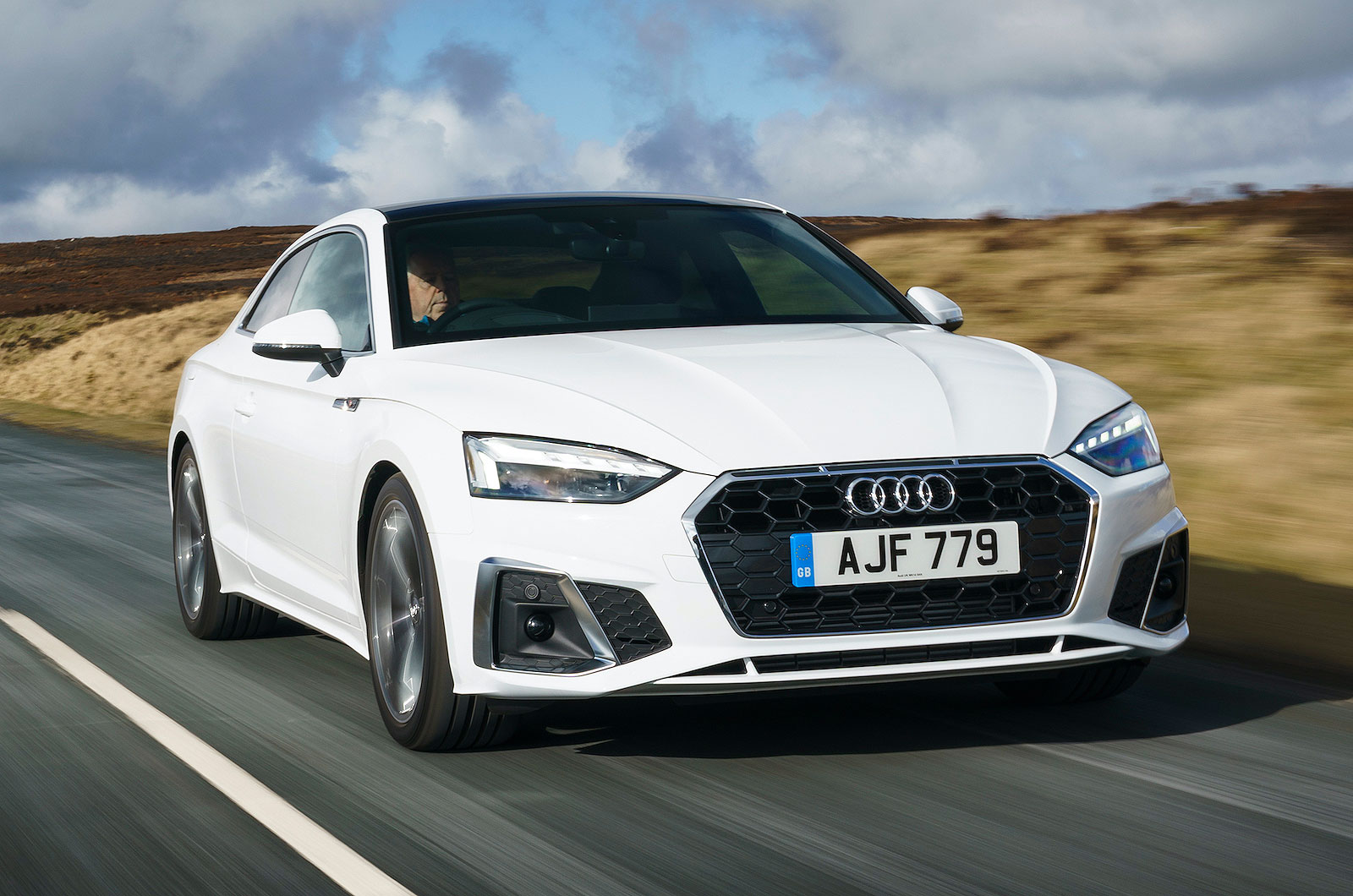 Audi A5 Coupé front right tracking