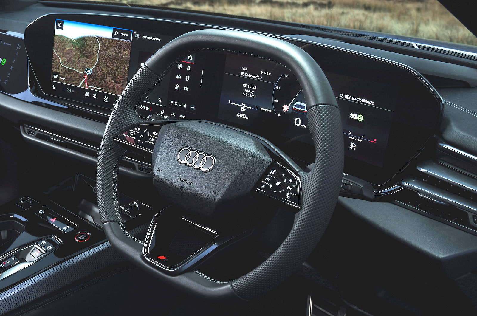 Audi A5 steering wheel and screens