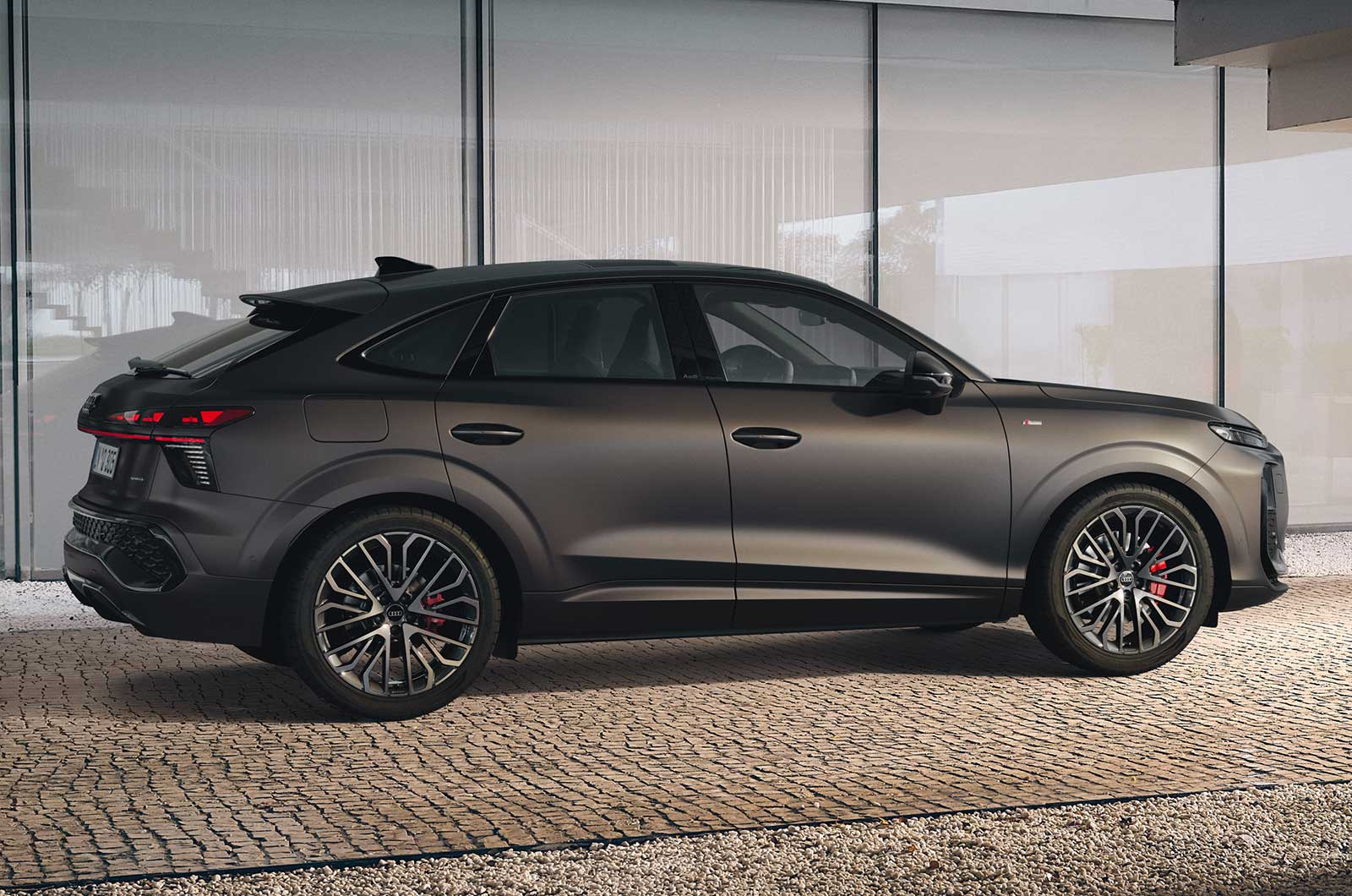 Audi Q3 Sportback side static