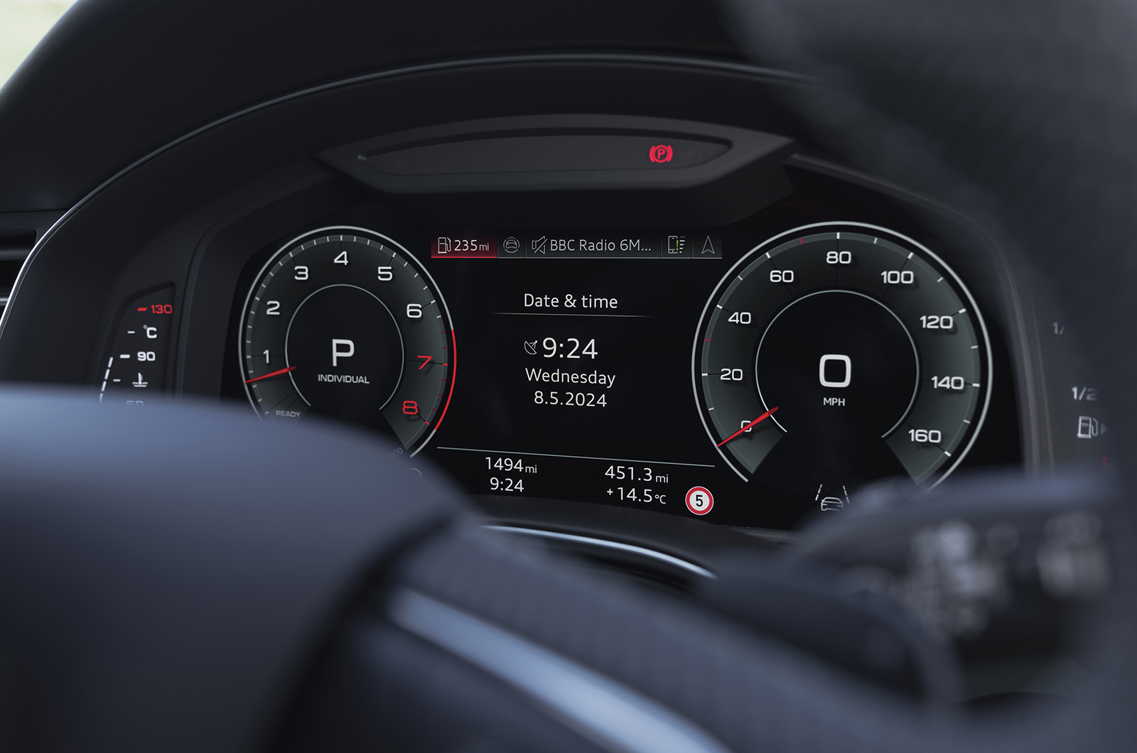 Audi Q7 driver's display