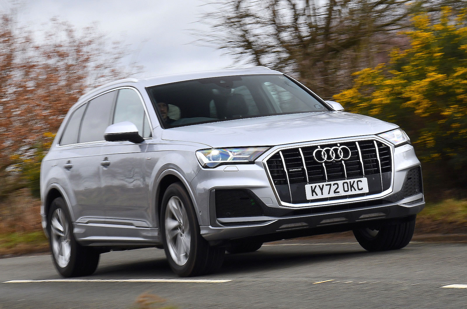 Audi Q7 2023 driving