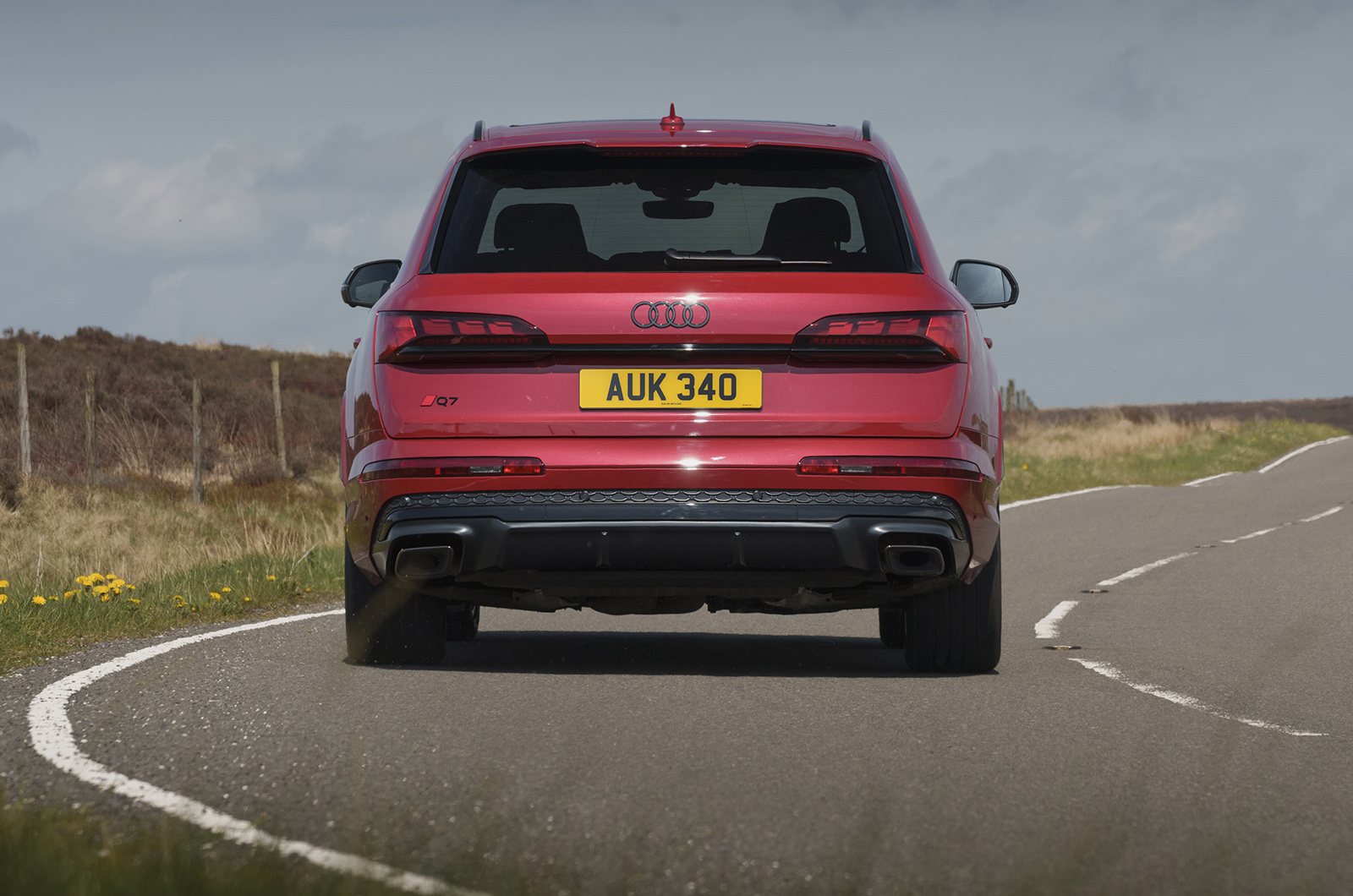 Audi Q7 rear cornering