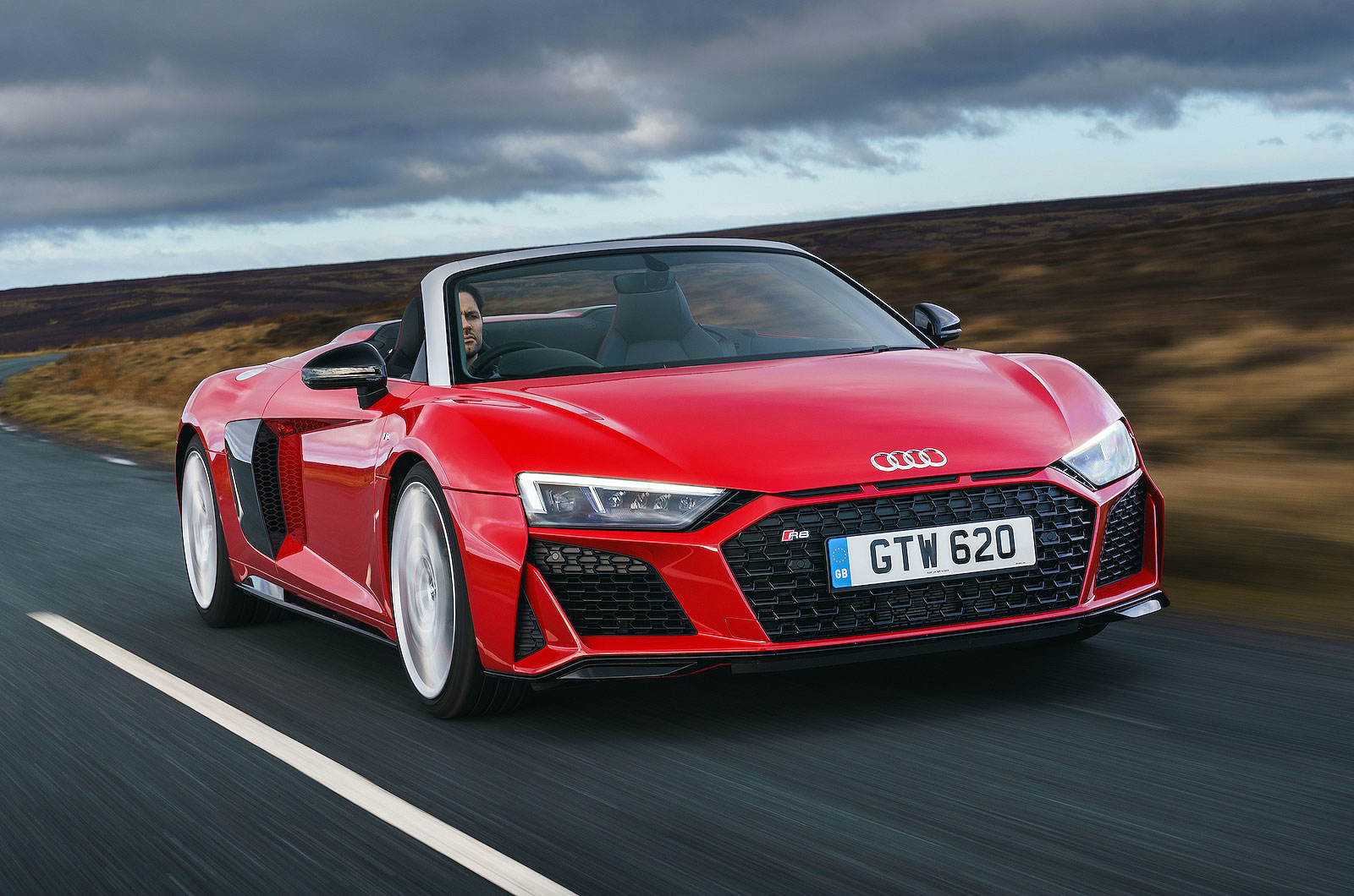 Audi R8 Spyder 2022 front right tracking
