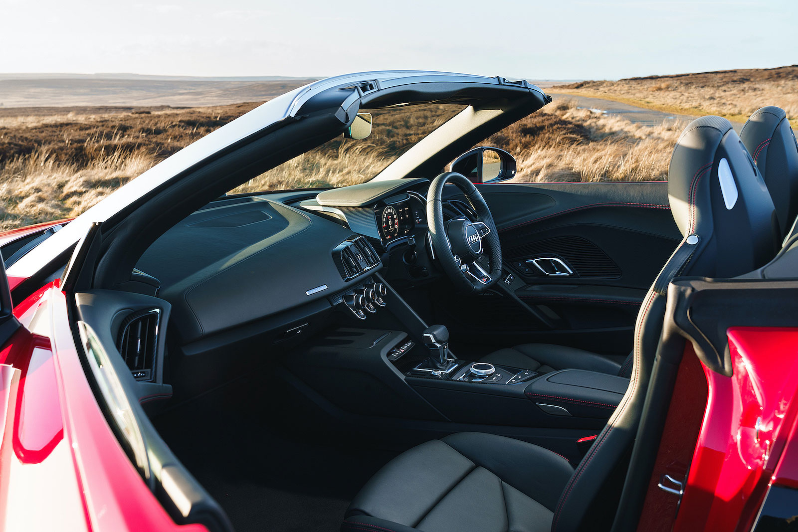 Audi R8 Spyder 2022 interior front seats