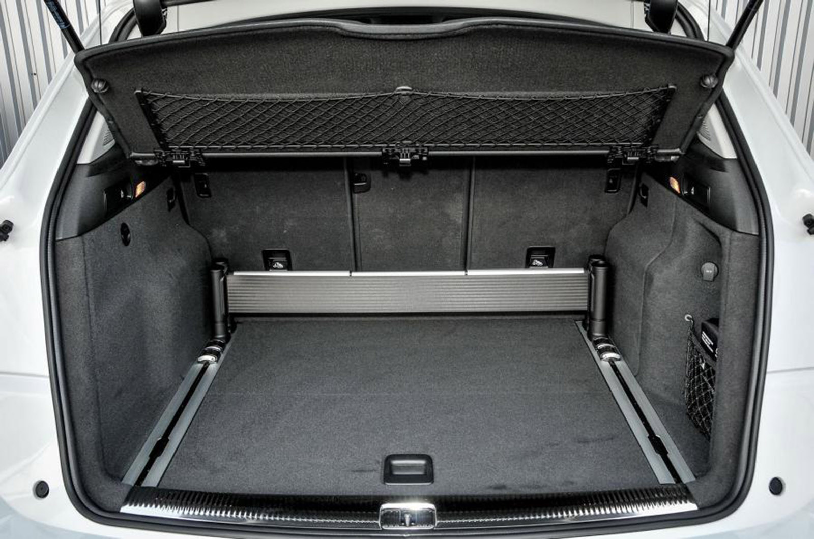 Audi SQ5 boot