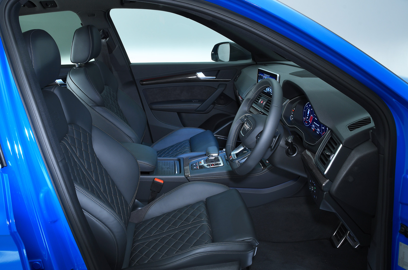 Audi SQ5 front seats - 69 plate