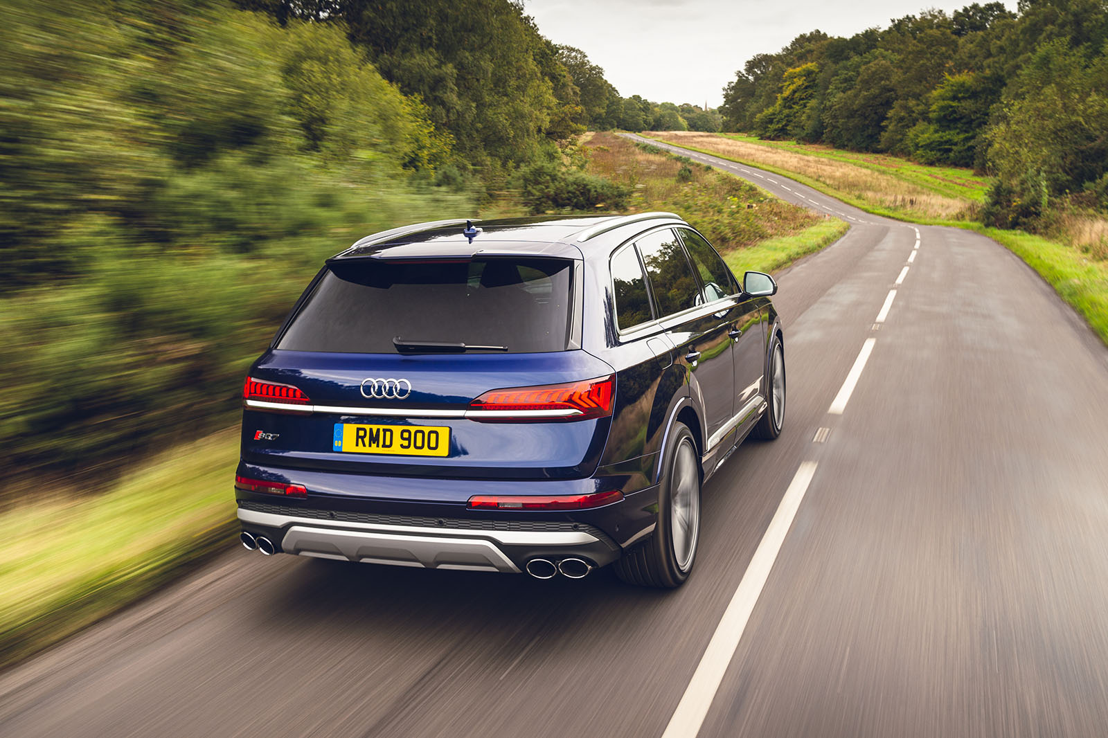 Audi SQ7 2021 rear tracking