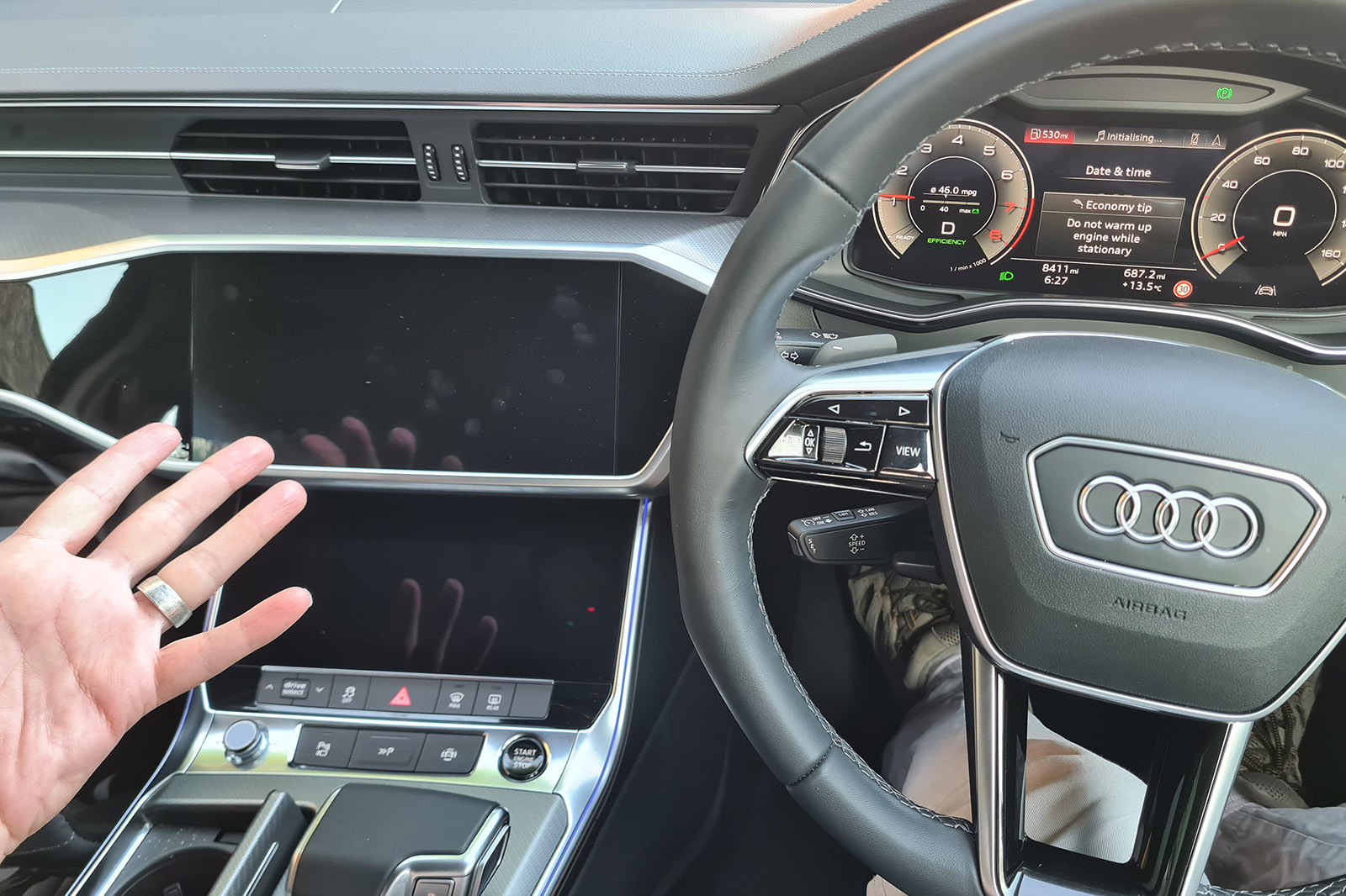 Audi A6 Avant long-term test blank screens
