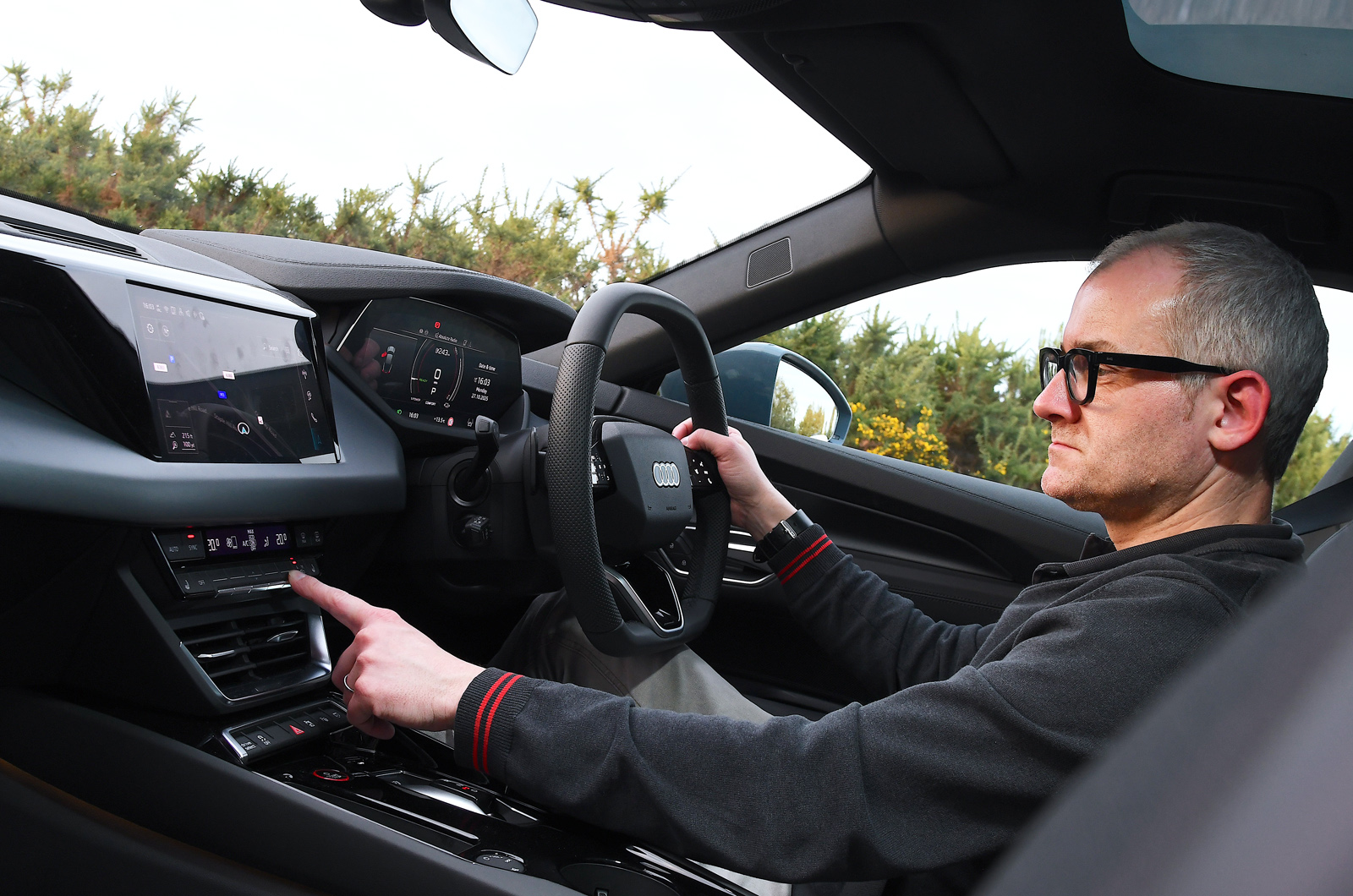 Audi E-tron GT LT pressing a button