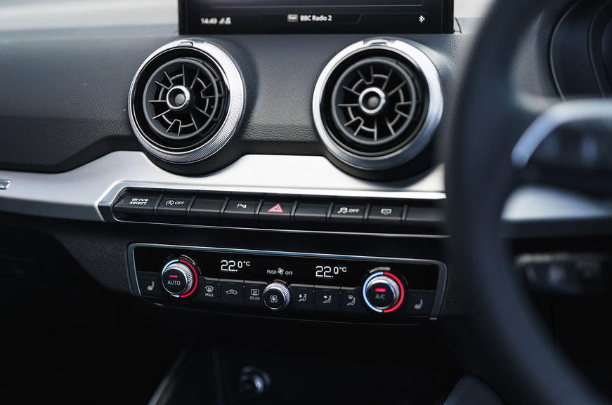 Audi Q2 2022 climate controls