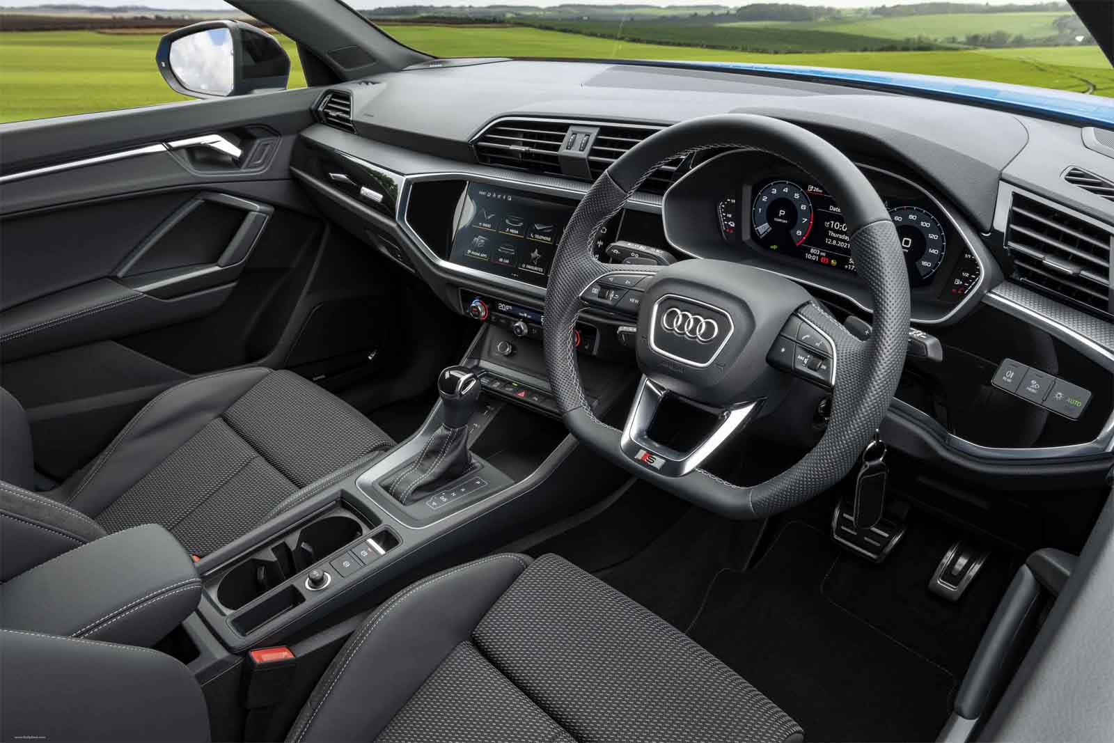 Audi Q3 2022 dashboard