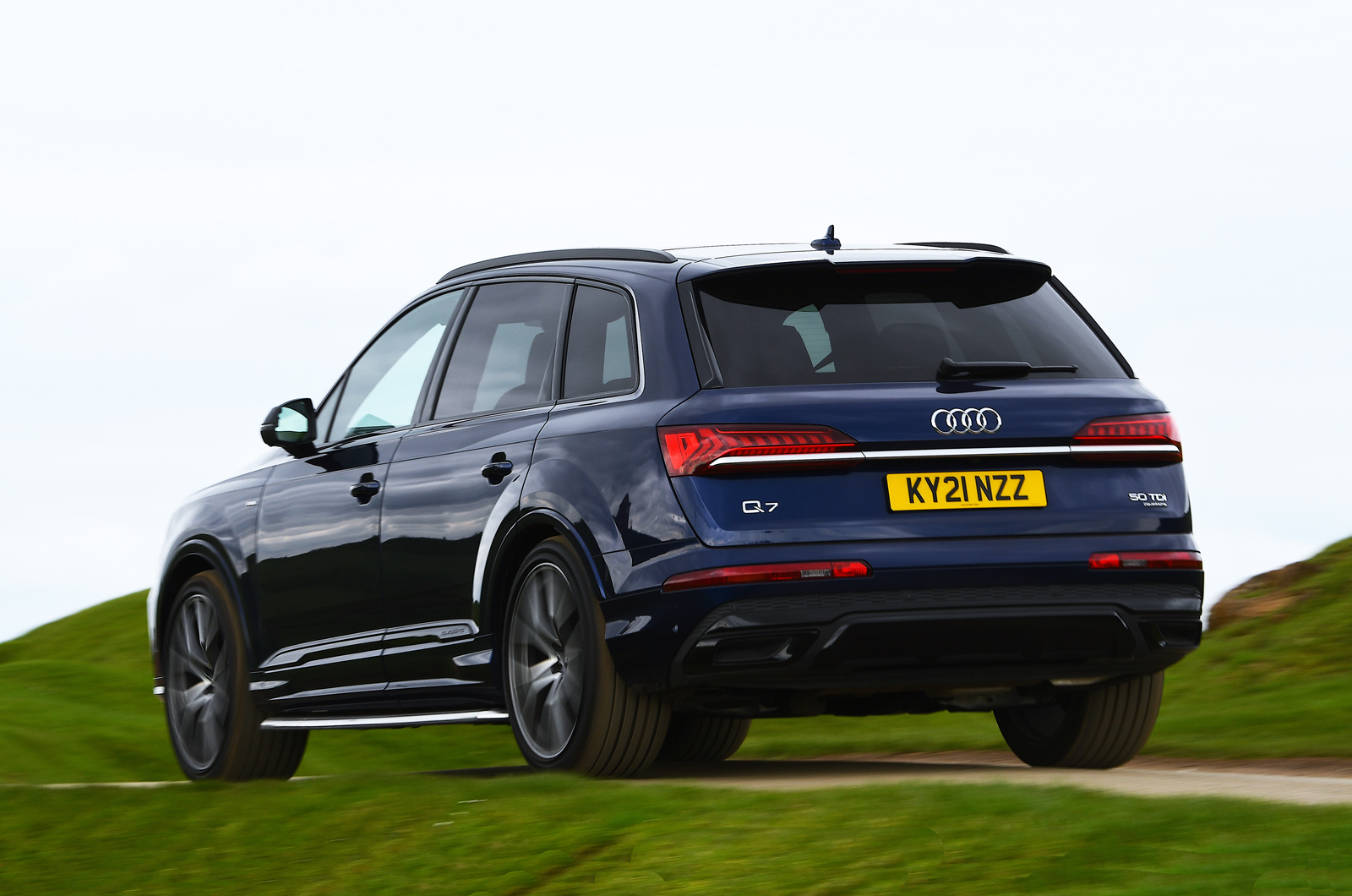 Audi Q7 2021 rear