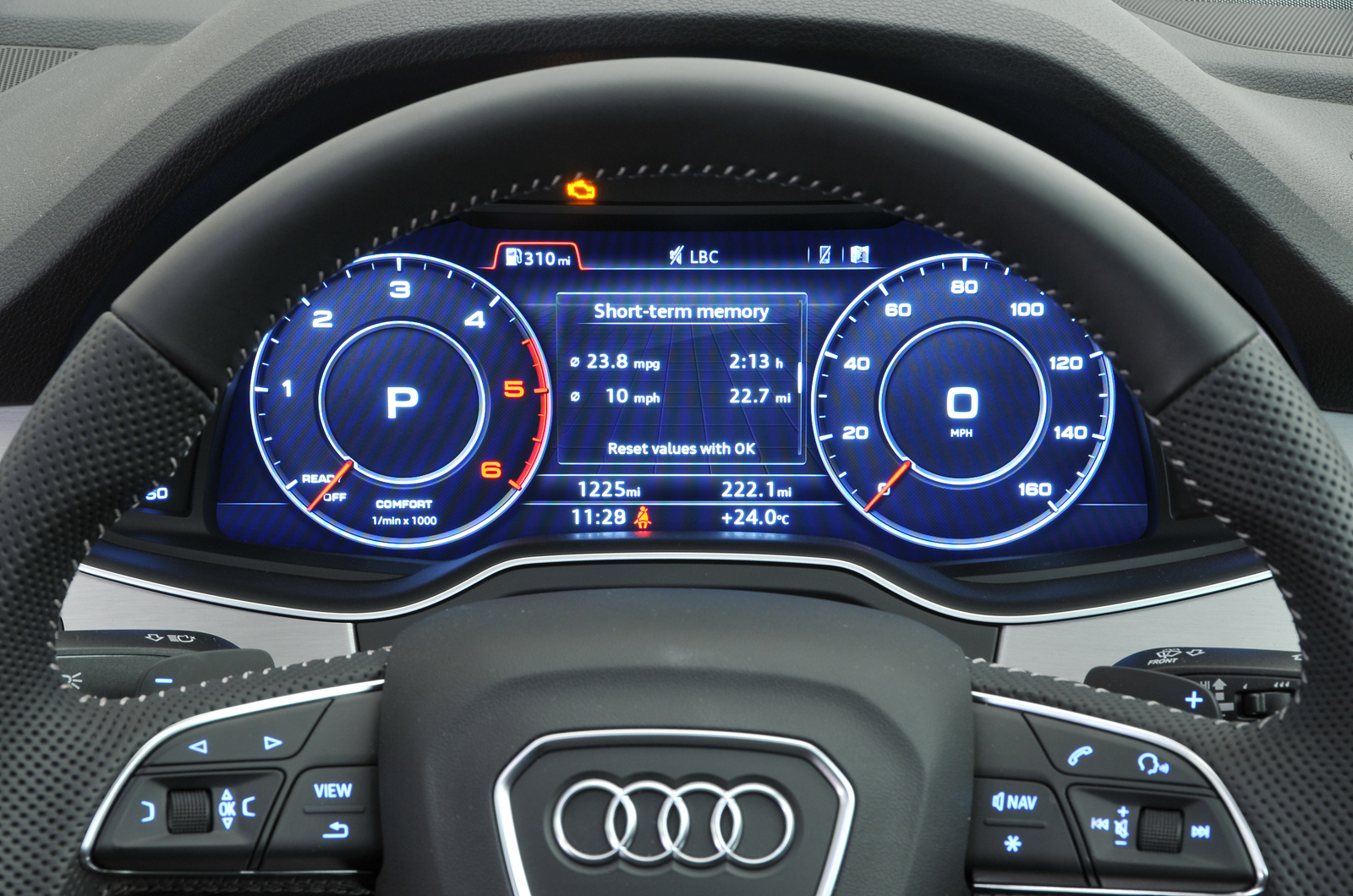 Audi Q7 instruments - 67-plate car