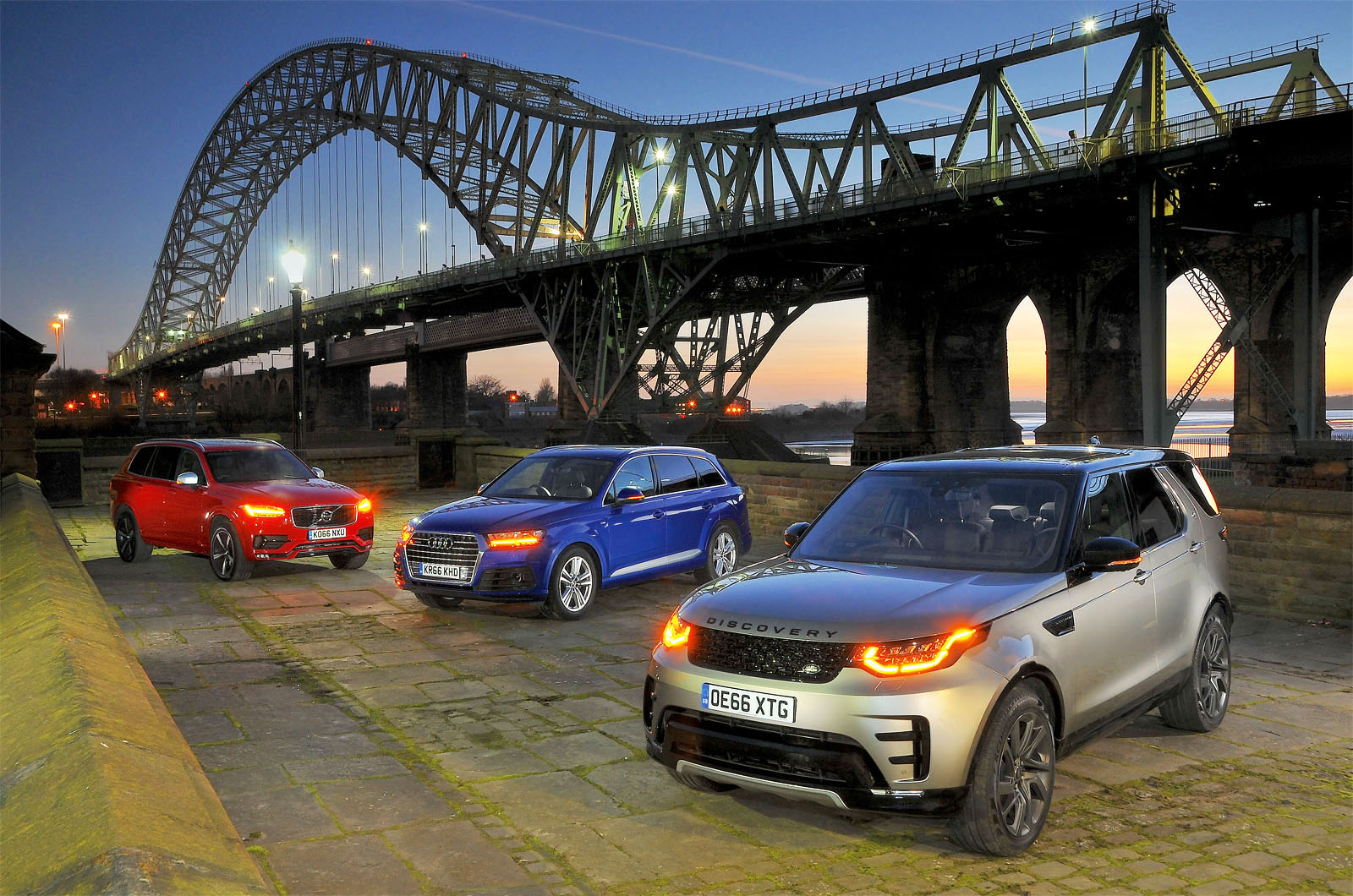 Audi Q7 vs Land Rover Discovery vs Volvo XC90 under bridge