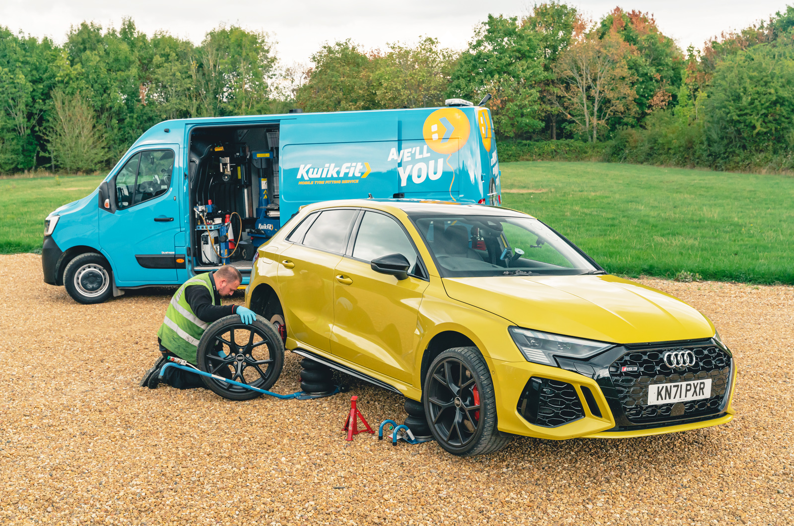 Audi RS3 Sportback having tyre changed