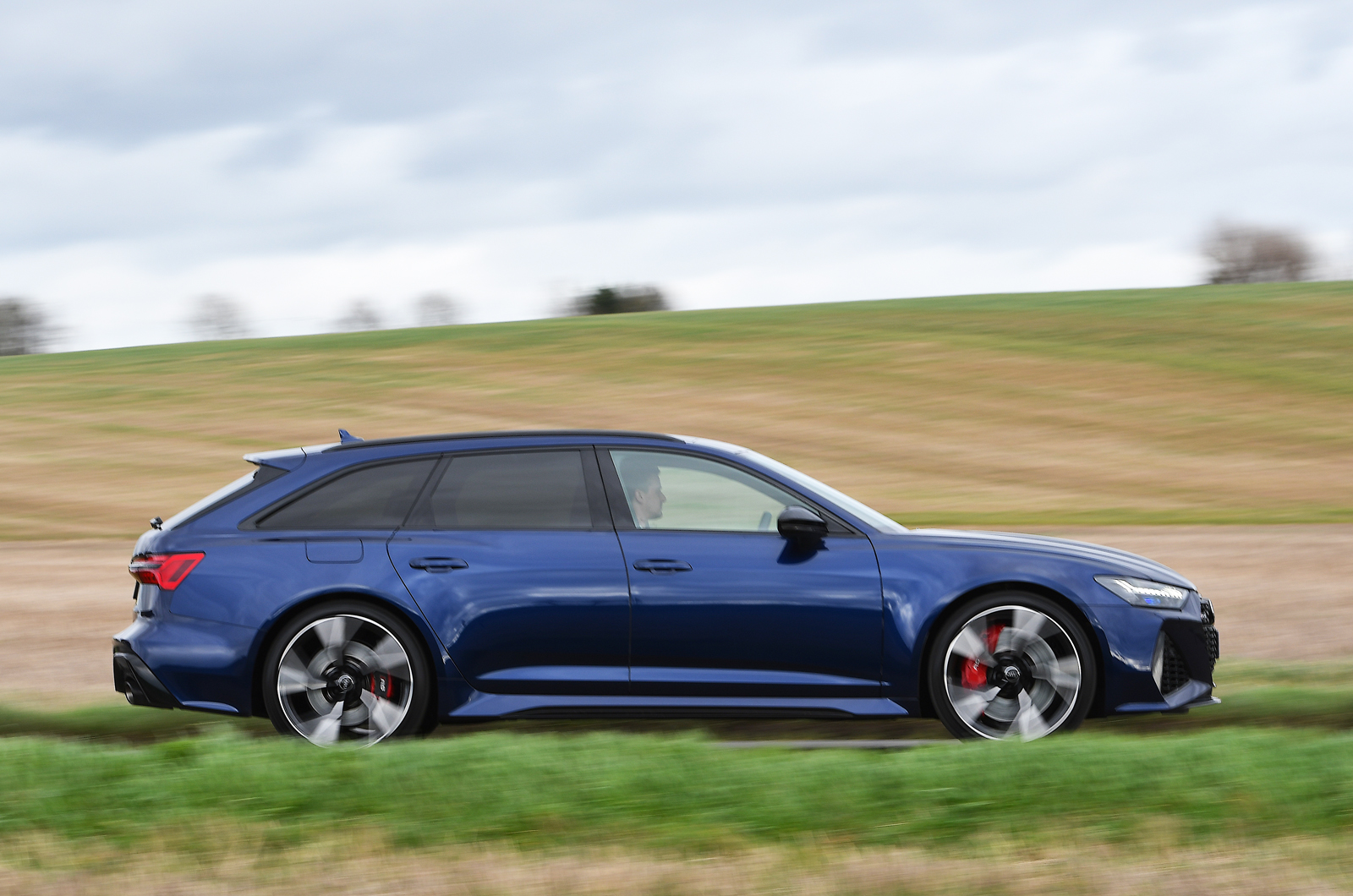 Audi RS6 Avant side