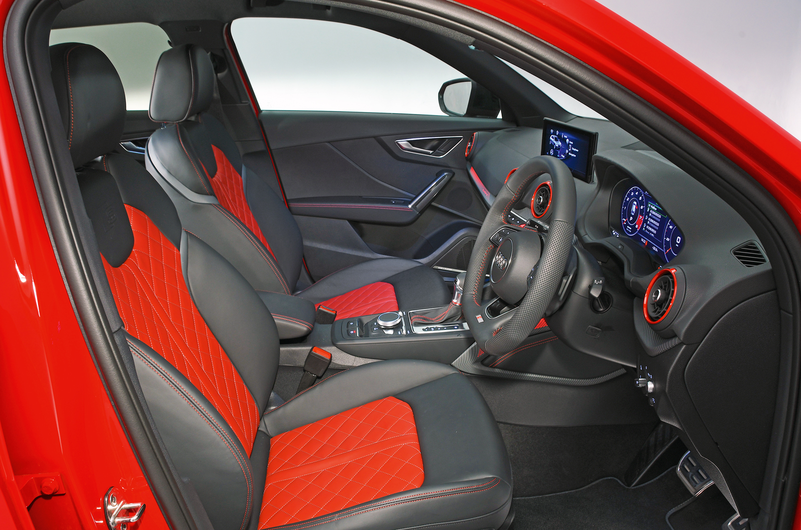 Audi SQ2 front seats