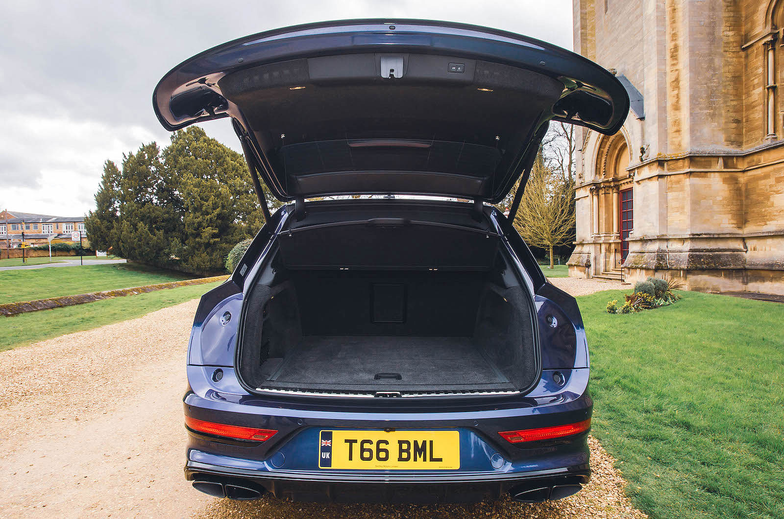 Bentley Bentayga boot