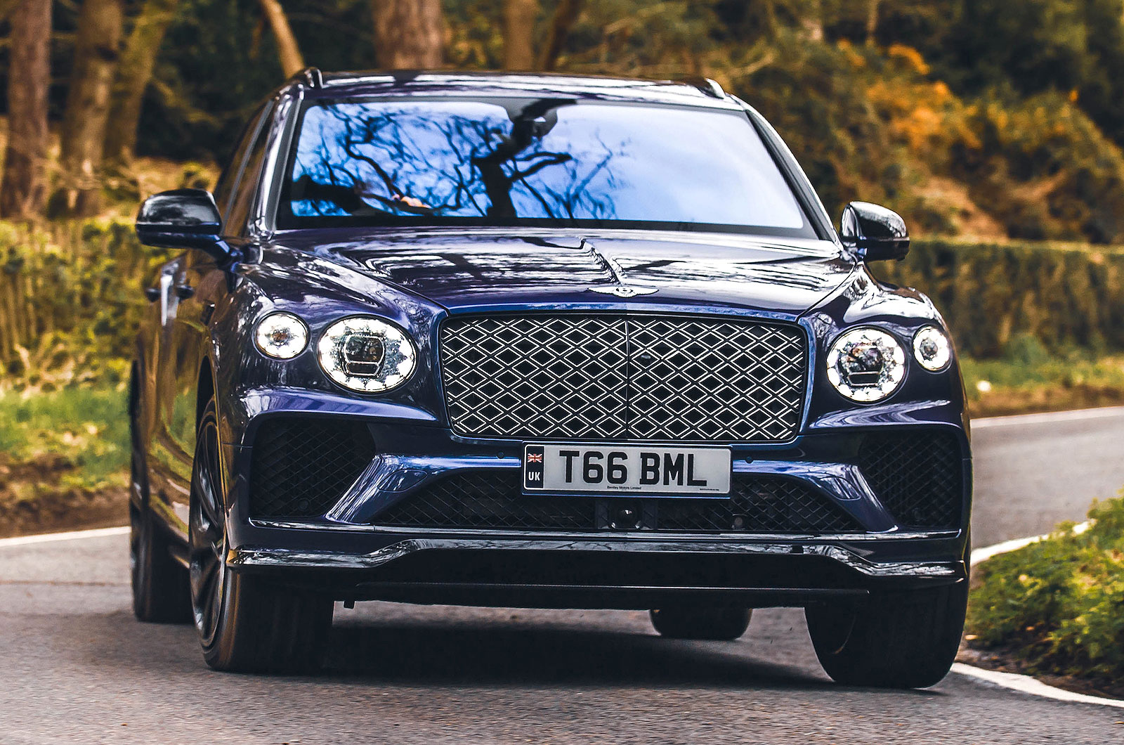Bentley Bentayga front cornering