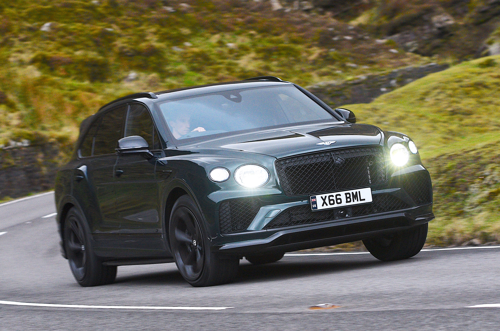 Bentley Bentayga front cornering