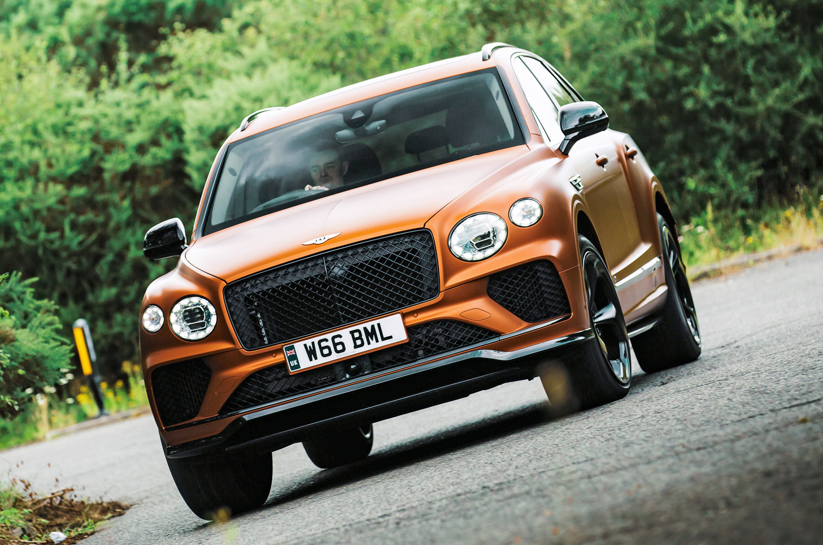 bentley_bentayga_front_cornering
