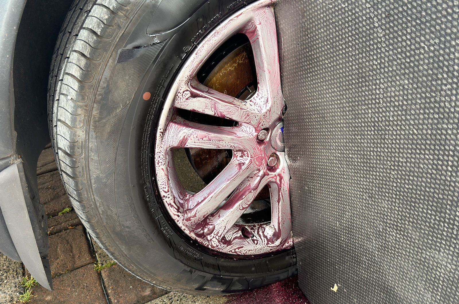 Best alloy wheel cleaner - Simoniz Iron Active Wheel Cleaner working