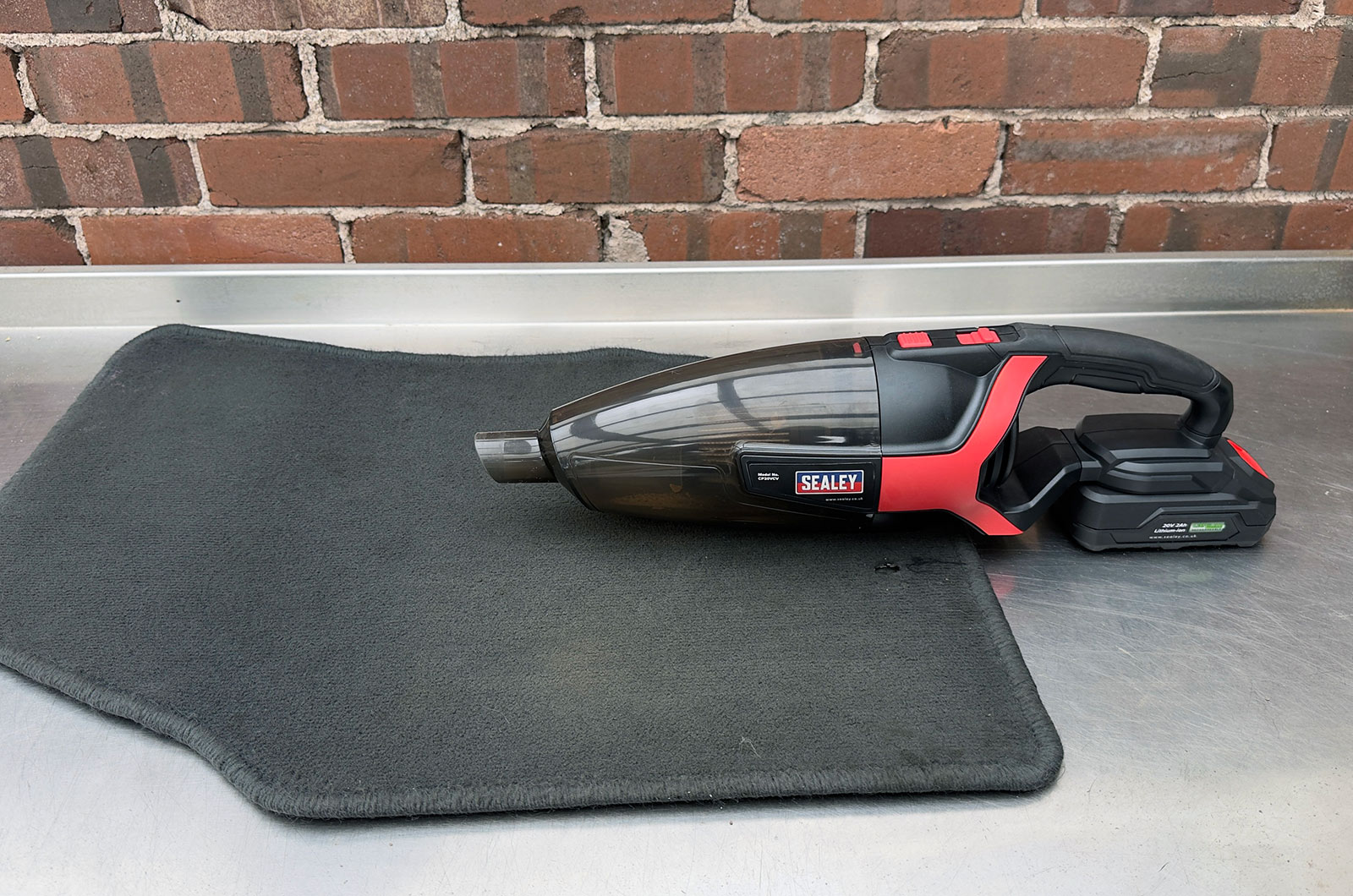 Best cordless car vacuum cleaners - Sealey SV20 in operation
