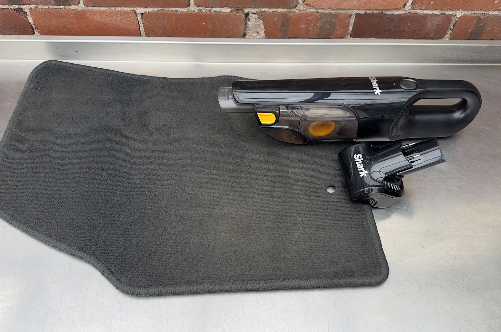 Best cordless car vacuum cleaners - Shark CH950UKT in operation