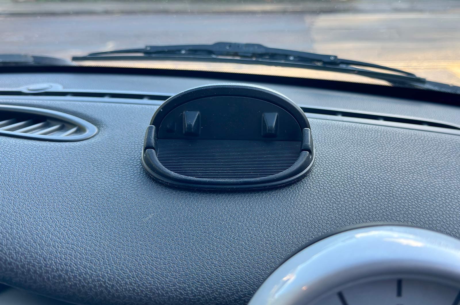 Cinati mobile phone holder