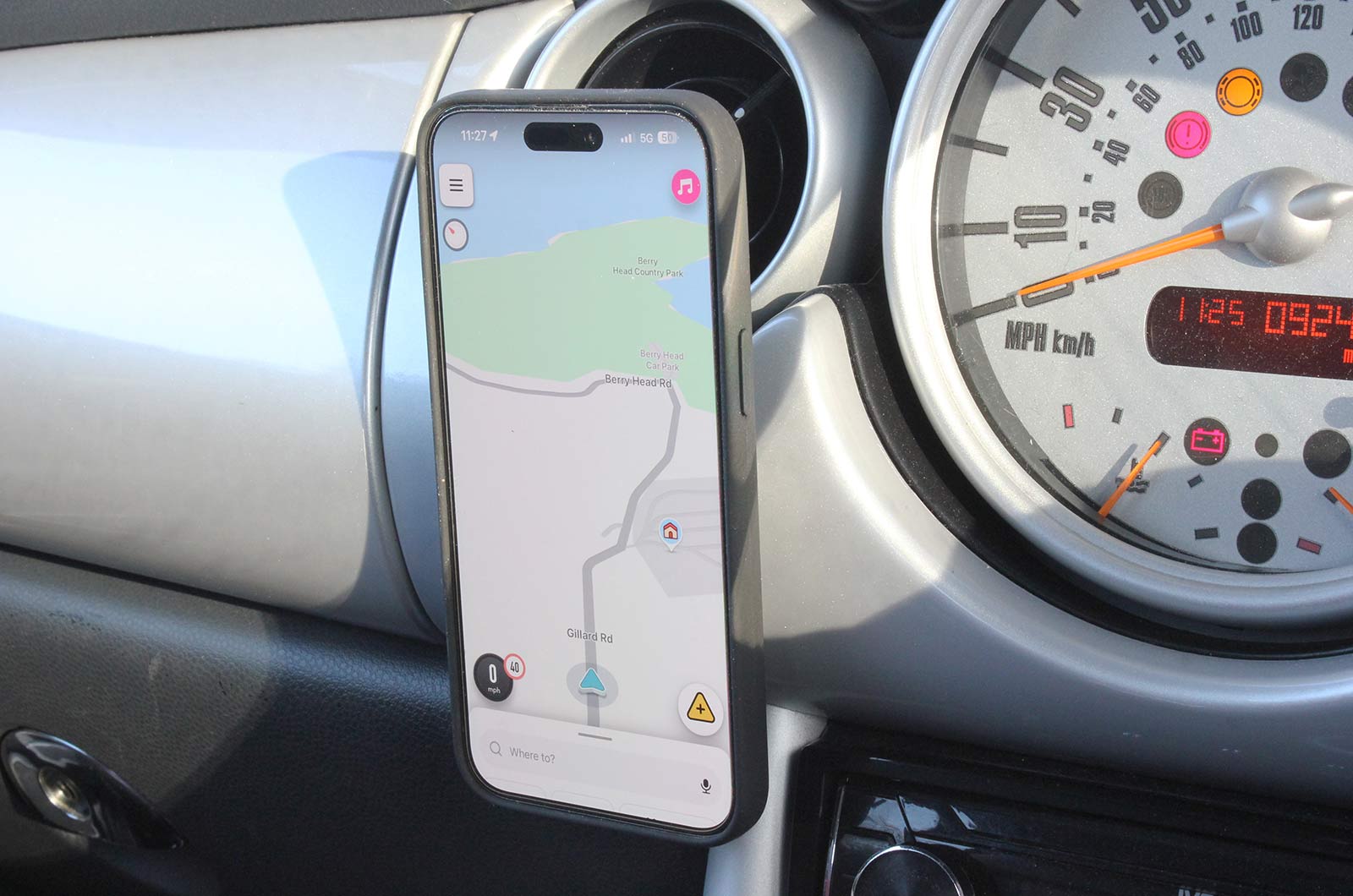 VIpetech Super Bar with phone mounted