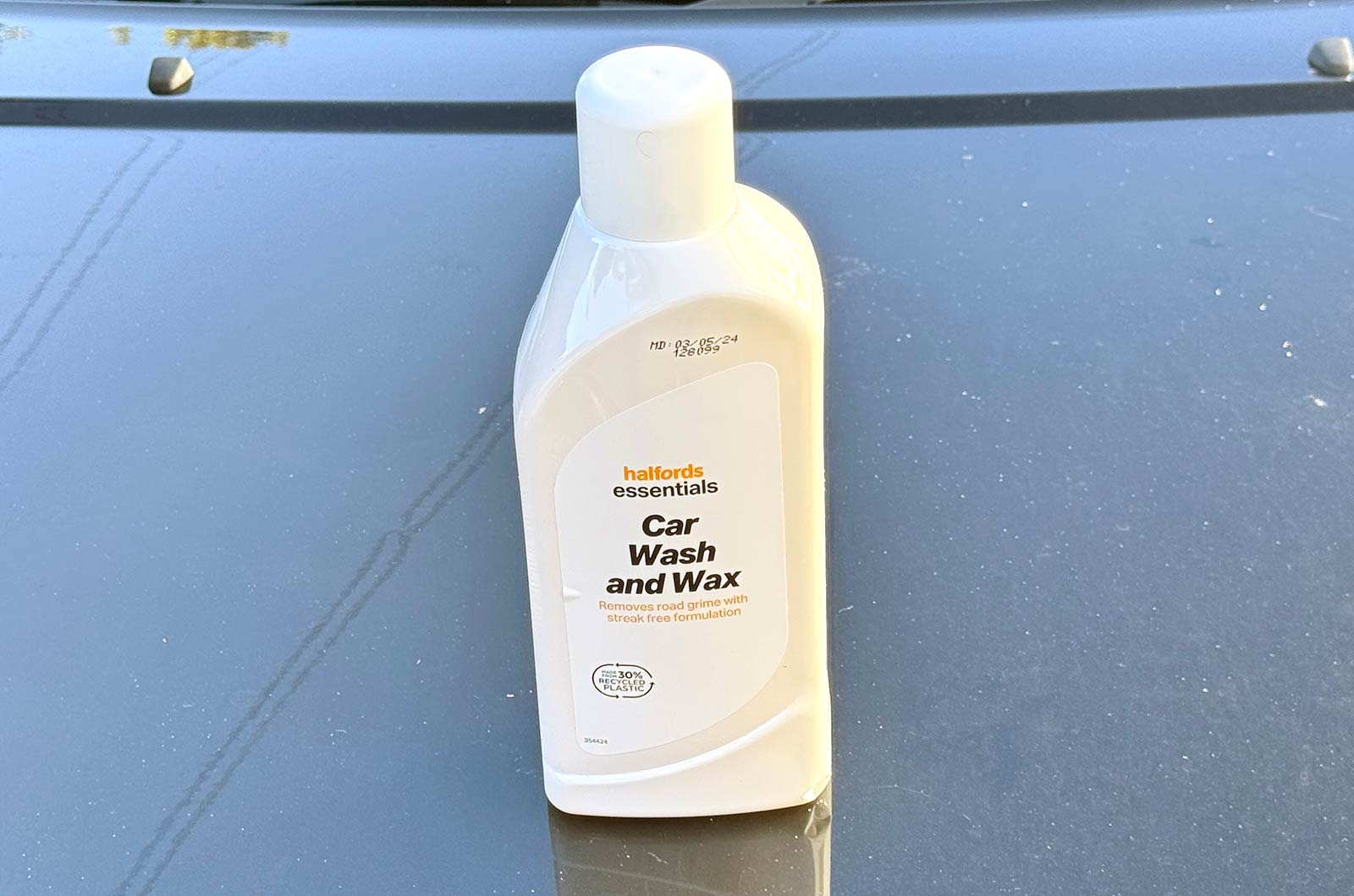 Halfords Essential Car Wash and Wax bottle