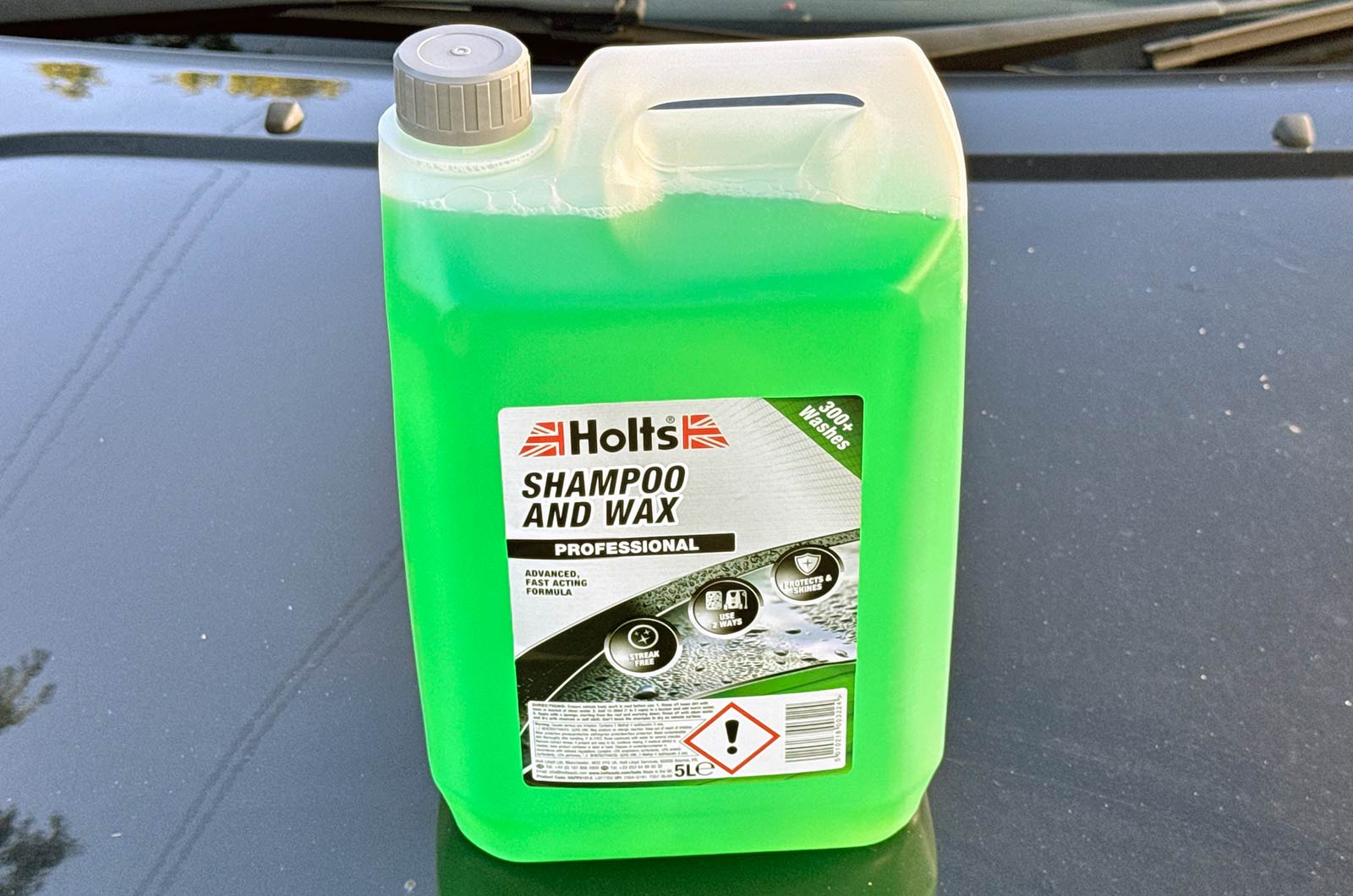 Holts Shampoo and Wax bottle