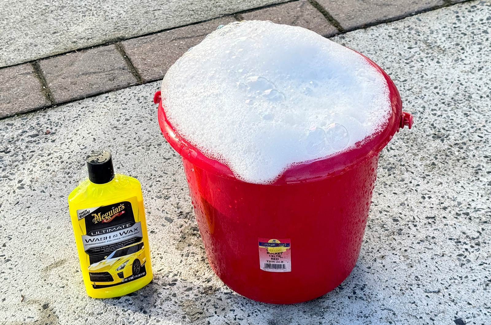 Meguiars Ultimate Wash & Wax suds