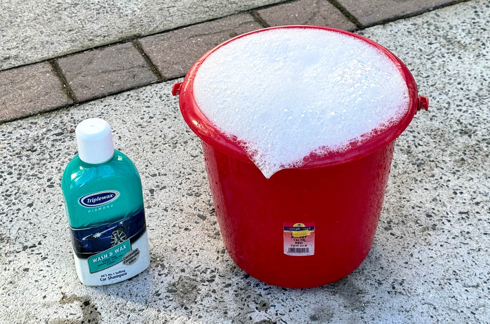 TripleWax Diamond Wash & Wax suds